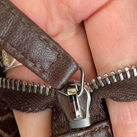 *****SOLD*****Chanel camelia hobo bag - Picture 8 of 16